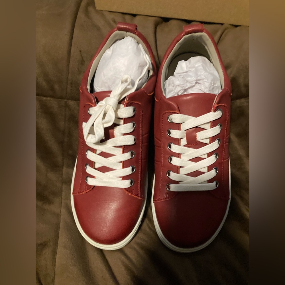 SoftWalk brand, new with box, red sneakers, leather upper, comfortable, size 5 - Picture 6 of 7